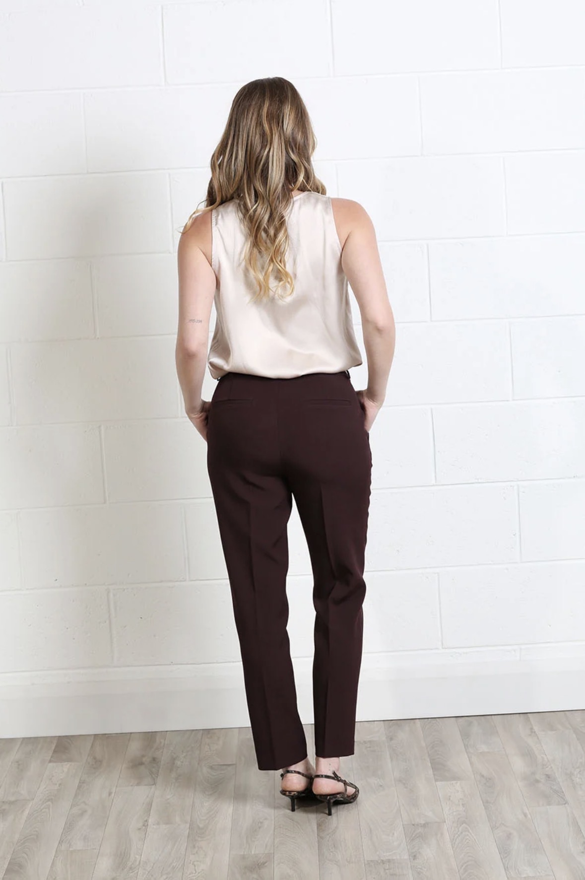 R&R Valerie Slim Trouser Short - Image 2